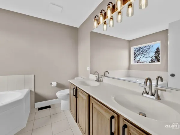 $535,000 | 1524 West Mooseheart Road, North Aurora, IL 60542