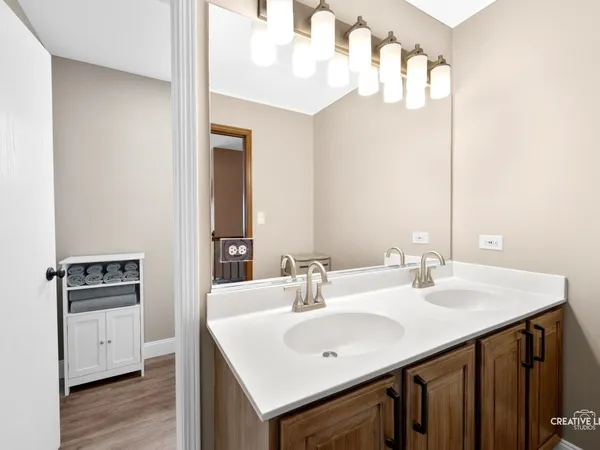 $535,000 | 1524 West Mooseheart Road, North Aurora, IL 60542