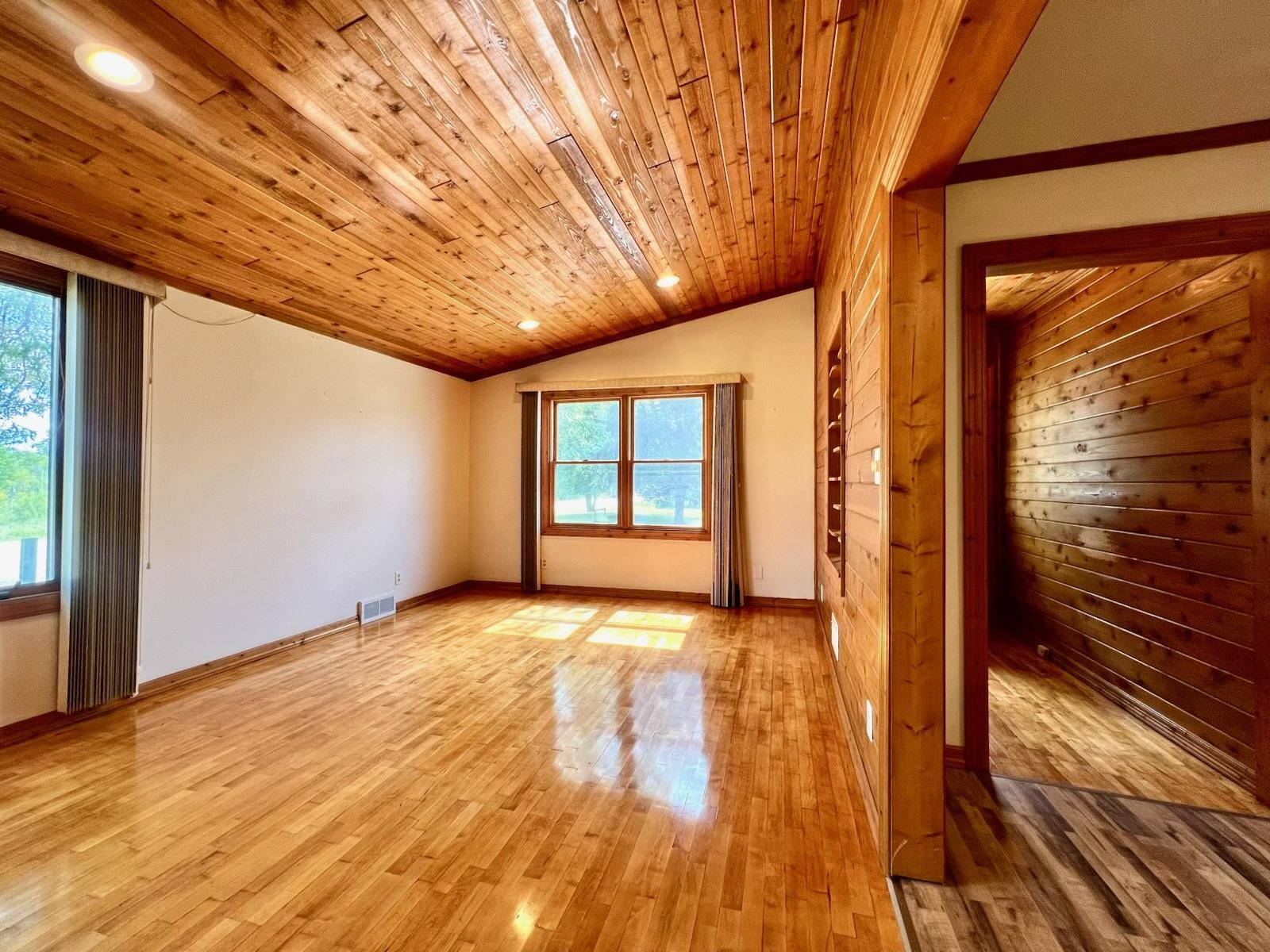 N1053 State Road 22 Waupaca, WI 54981 - Photo 10 of 29