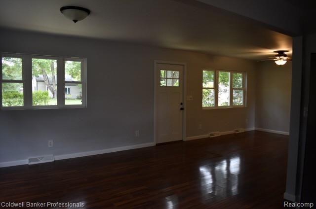 119 East Burnside Road North Branch, MI 48461 - Photo 7 of 18 Living & Dining