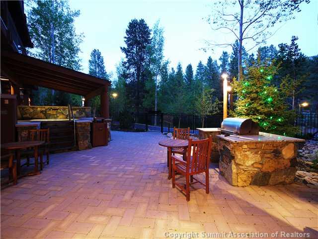 195 River Run Road, Unit 8005 Keystone, CO 80435 - Photo 8 of 12 a view of a patio with table and chairs and potted plants