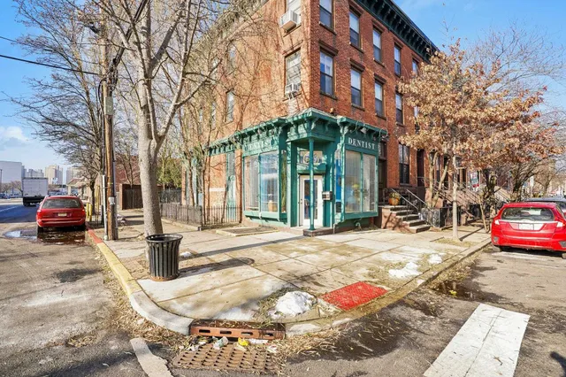 $899,000 | 273 A Monmouth Street, Jersey City, NJ 07302