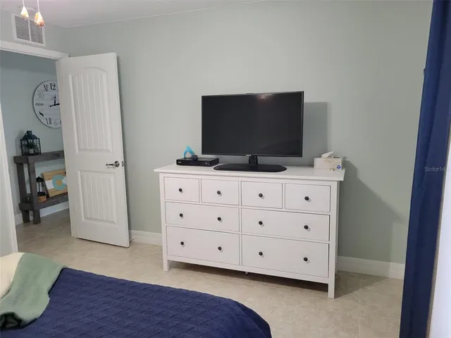 a view of backyard with a barn