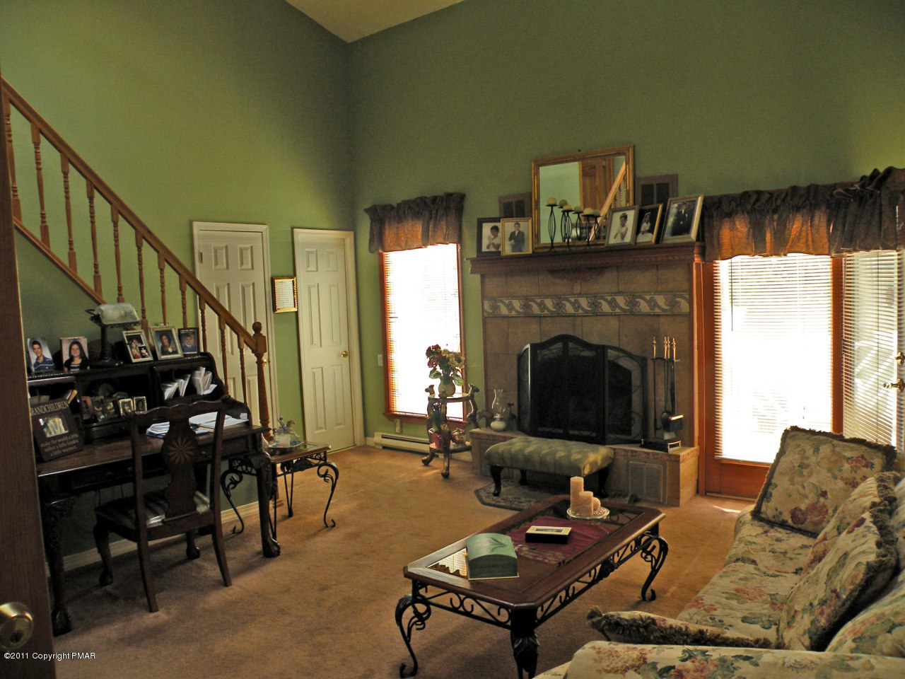 156 Salisbury Road Bushkill, PA 18324 - Photo 2 of 26 Living room