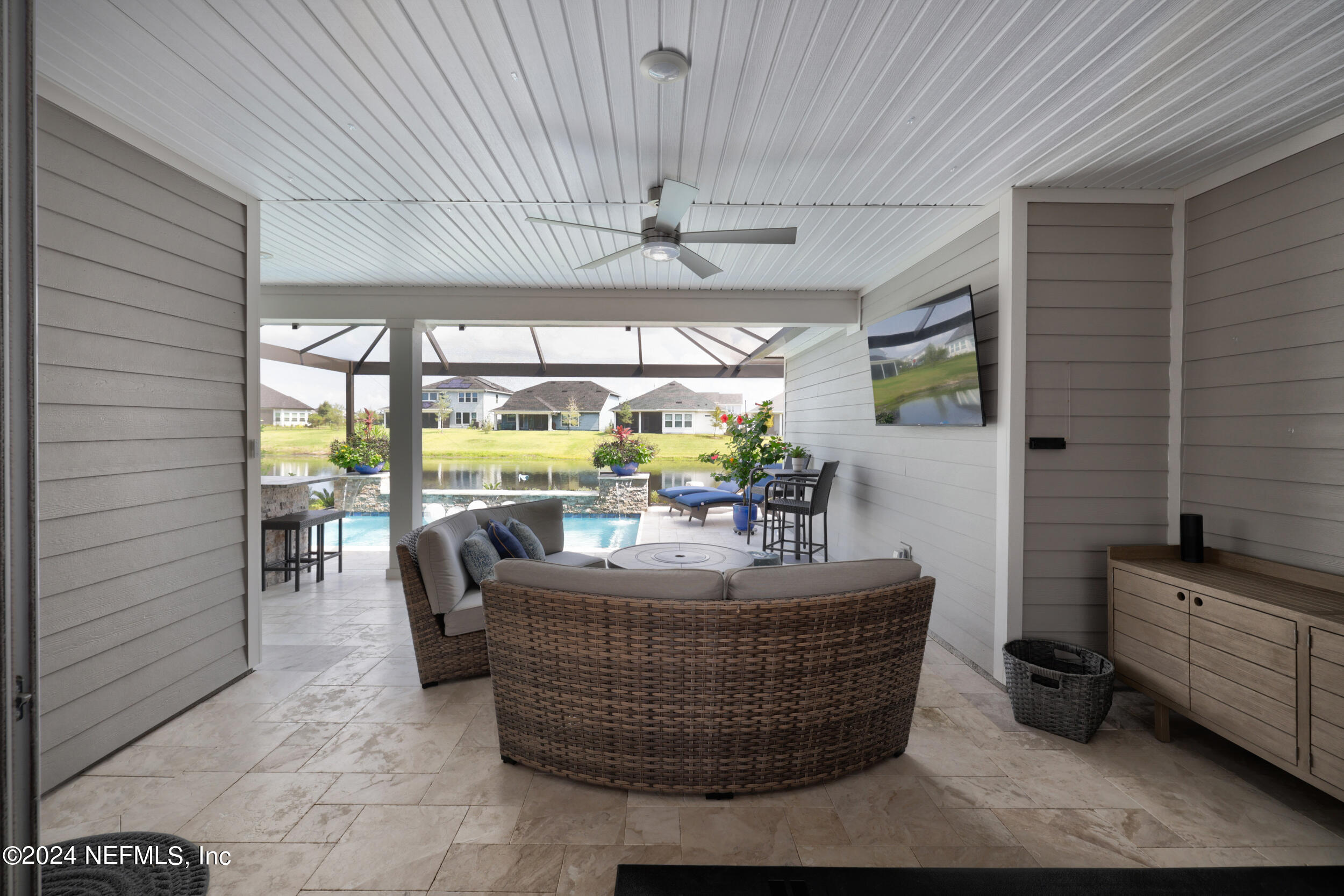 98 Sumter Pl Street St. Augustine, FL 32092 - Photo 35 of 84 a living room with couch