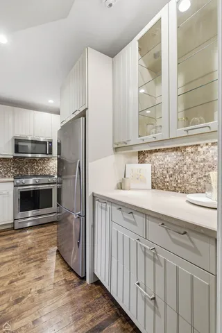 $800,000 | 2221 Lincolnwood Drive, Evanston, IL 60201