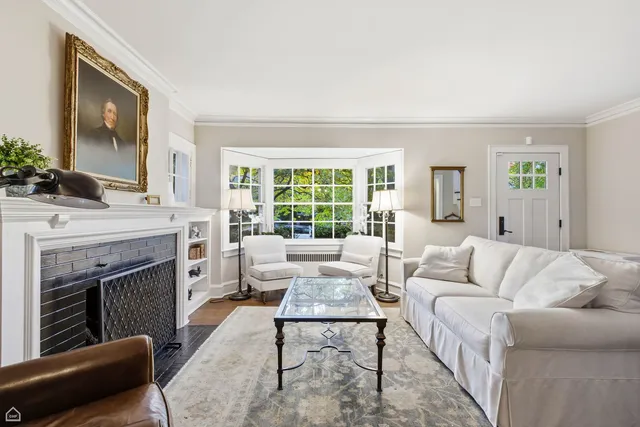 $800,000 | 2221 Lincolnwood Drive, Evanston, IL 60201