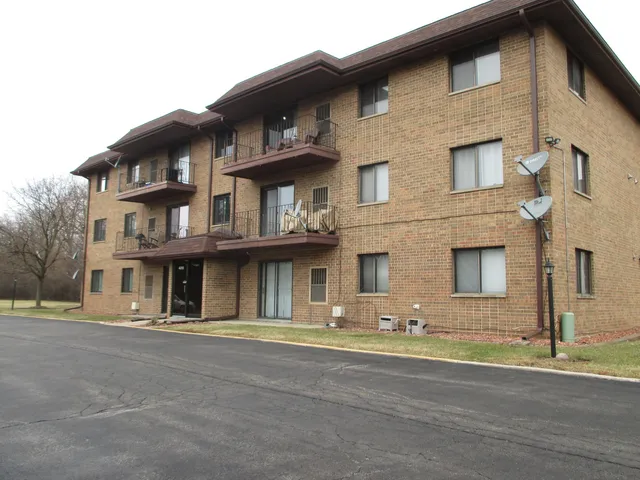 $139,900 | 4010 150th Street, Unit 10, Midlothian, IL 60445