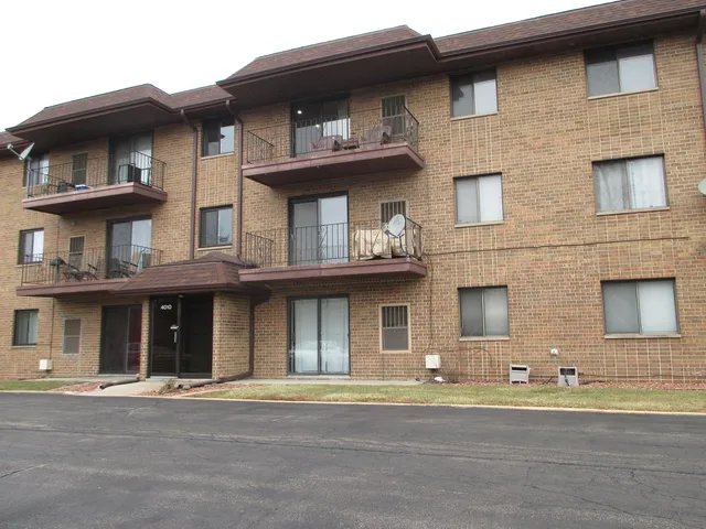 $139,900 | 4010 150th Street, Unit 10, Midlothian, IL 60445