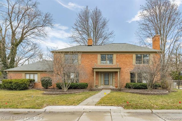 $665,000 | 6 Elmsleigh Lane, Grosse Pointe, MI 48230