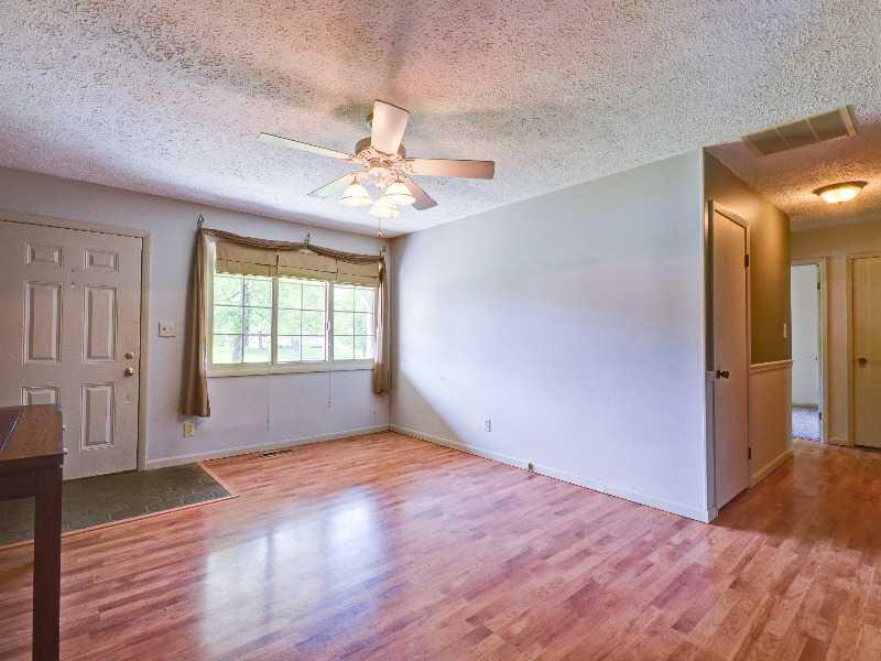 375 Georgetown Road Greenwood, IN 46142 - Photo 2 of 24 Gallery Image 2