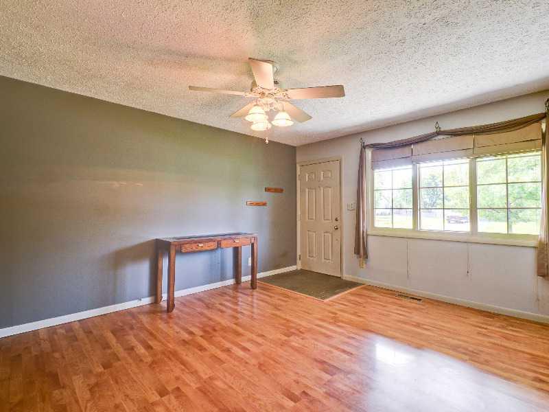375 Georgetown Road Greenwood, IN 46142 - Photo 4 of 24 Gallery Image 4
