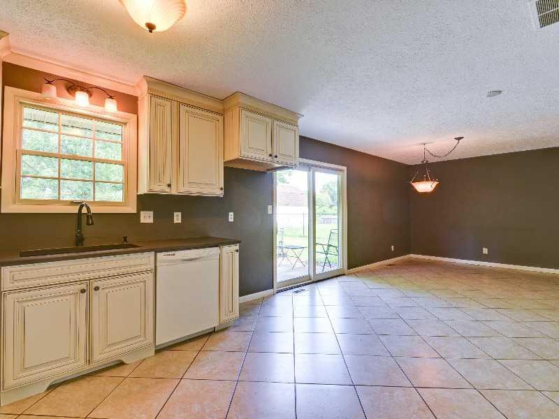 375 Georgetown Road Greenwood, IN 46142 - Photo 6 of 24 Gallery Image 6