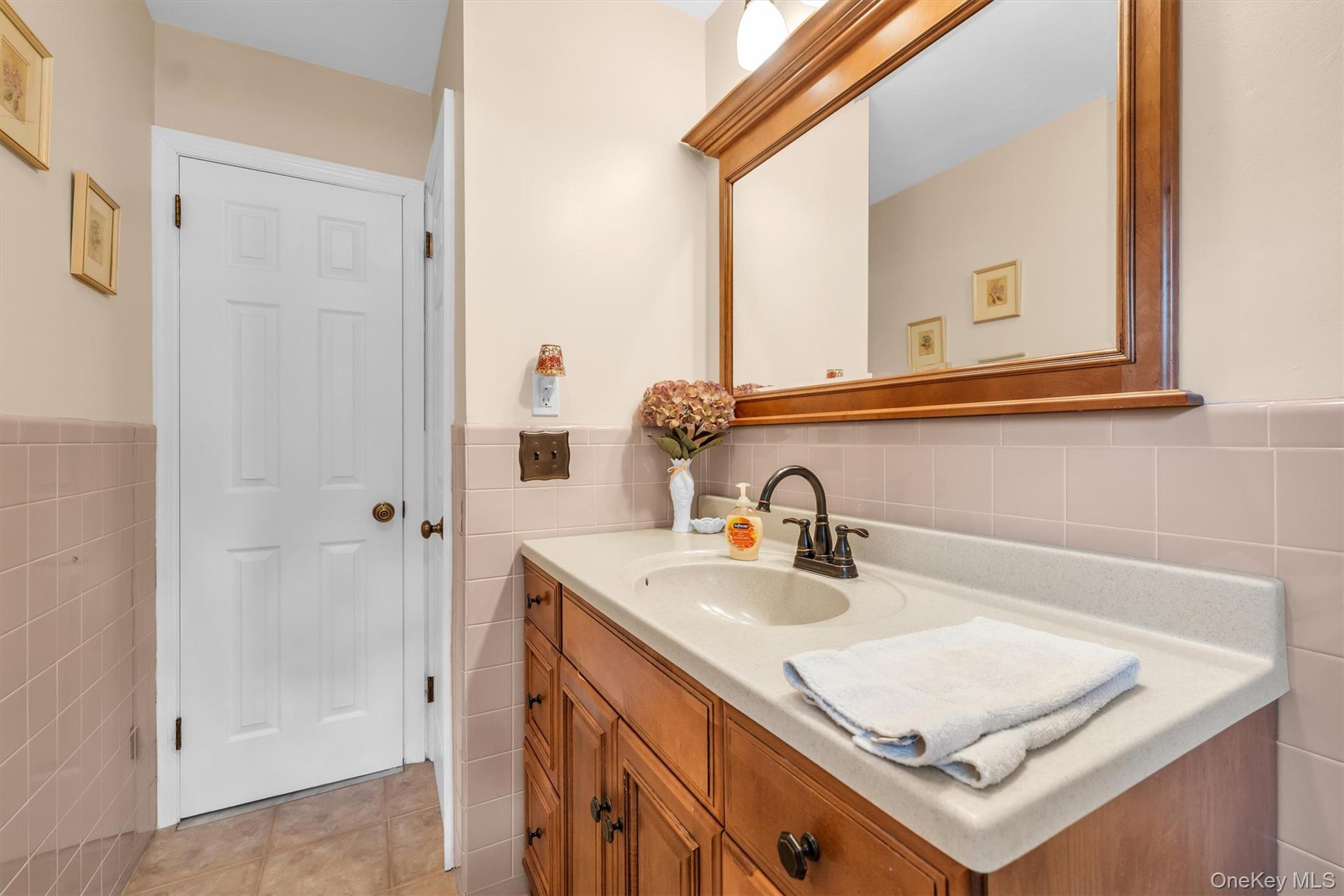 383 Munsell Road East Patchogue, NY 11772 - Photo 13 of 45
