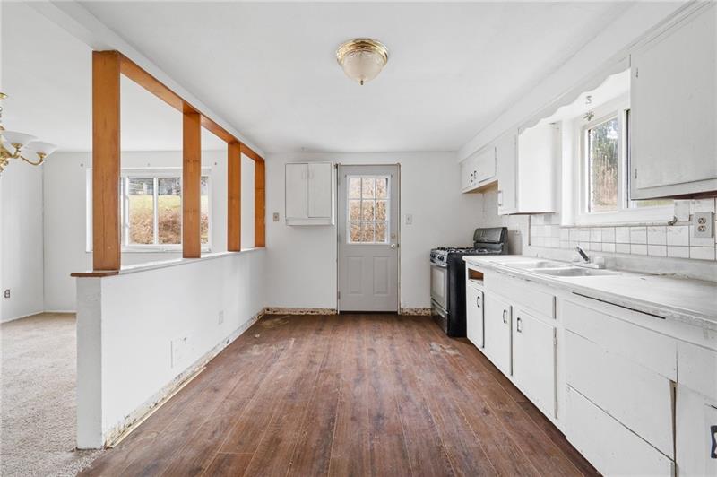 1306 Carnahan Road Pittsburgh, PA 15220 - Photo 11 of 30 Gallery Image 11