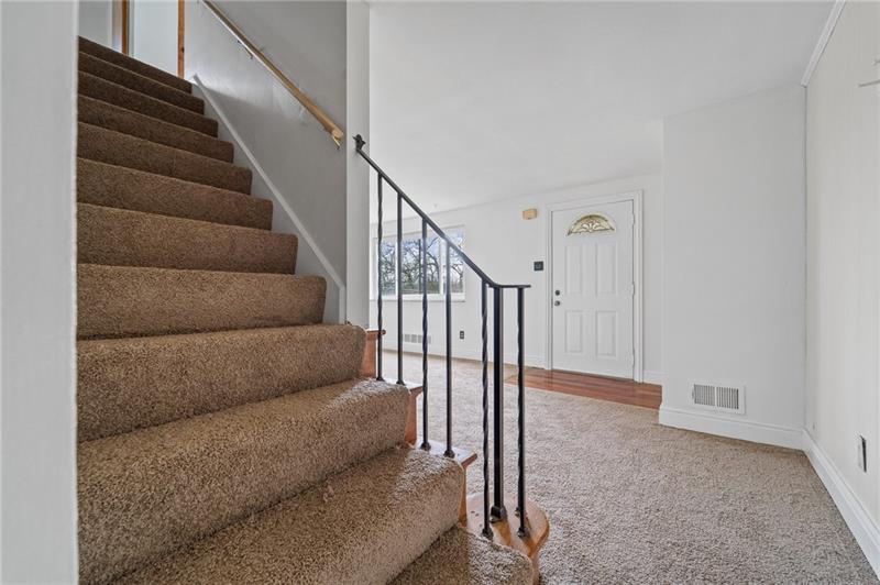 1306 Carnahan Road Pittsburgh, PA 15220 - Photo 12 of 30 Gallery Image 12