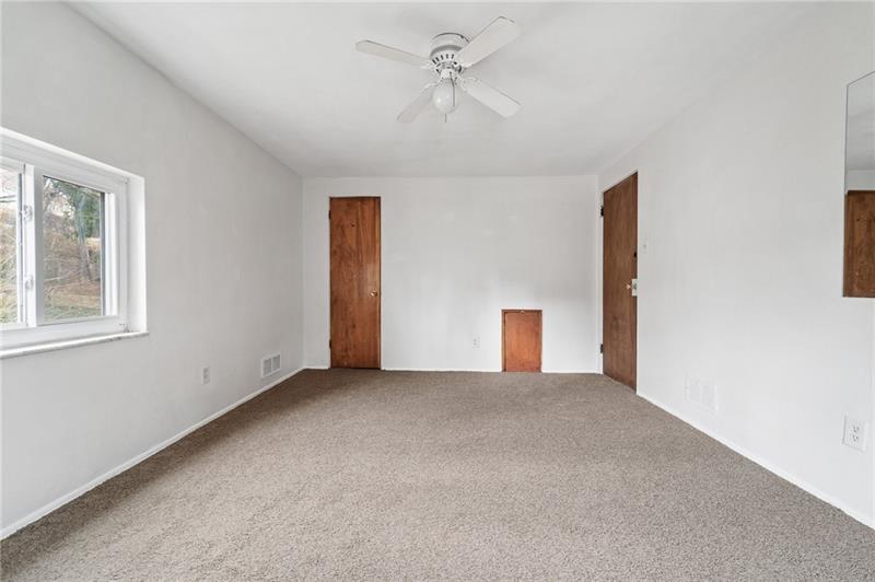 1306 Carnahan Road Pittsburgh, PA 15220 - Photo 15 of 30 Gallery Image 15