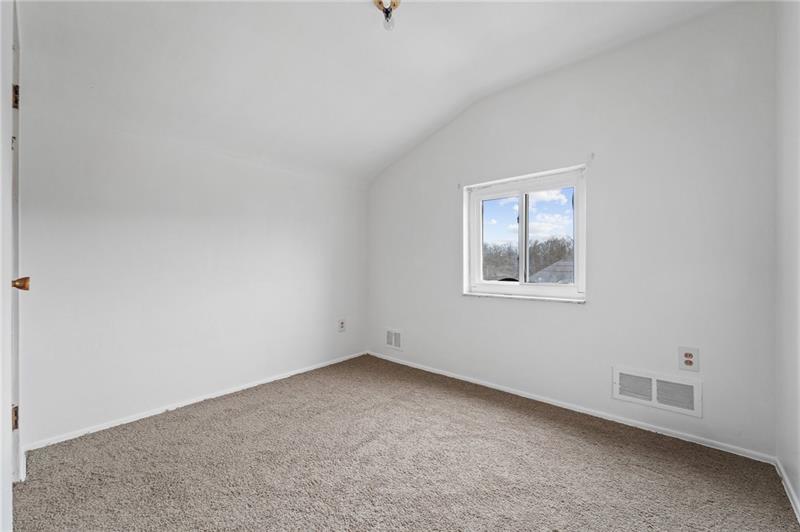 1306 Carnahan Road Pittsburgh, PA 15220 - Photo 17 of 30 Gallery Image 17