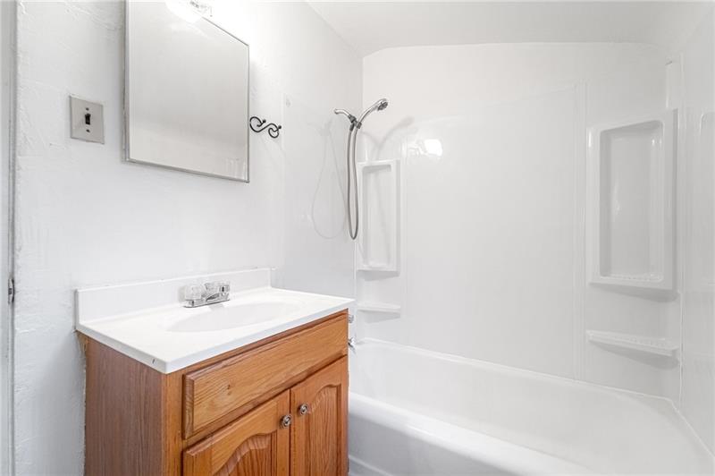 1306 Carnahan Road Pittsburgh, PA 15220 - Photo 18 of 30 Gallery Image 18