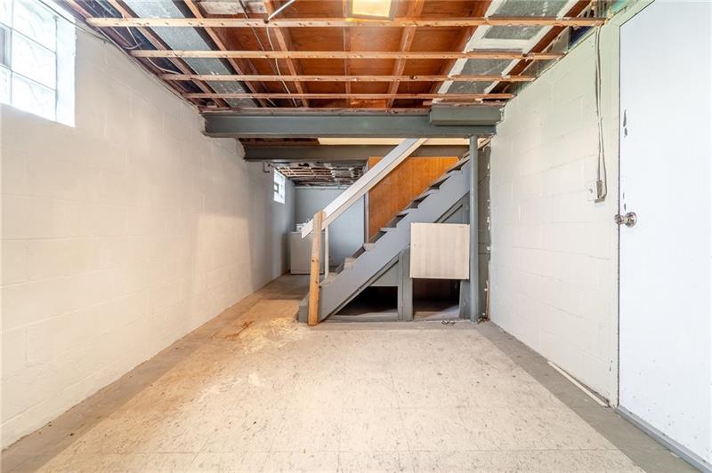 1306 Carnahan Road Pittsburgh, PA 15220 - Photo 20 of 30 Gallery Image 20