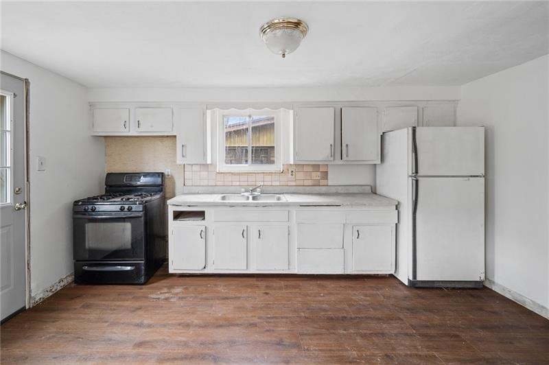 1306 Carnahan Road Pittsburgh, PA 15220 - Photo 9 of 30 Gallery Image 9