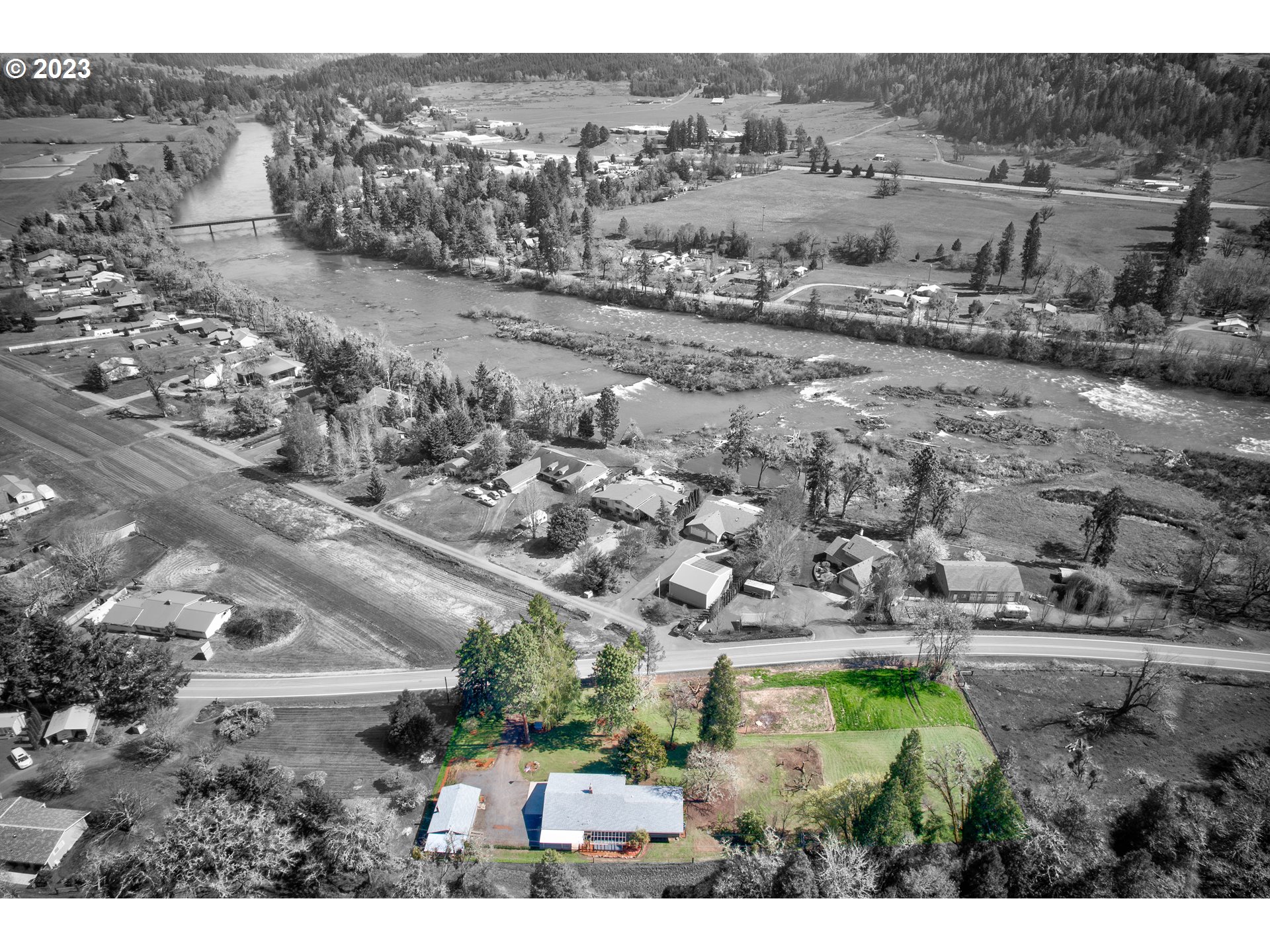 17248 North Bank Road Roseburg, OR 97470 - Photo 4 of 46 Gallery Image 4