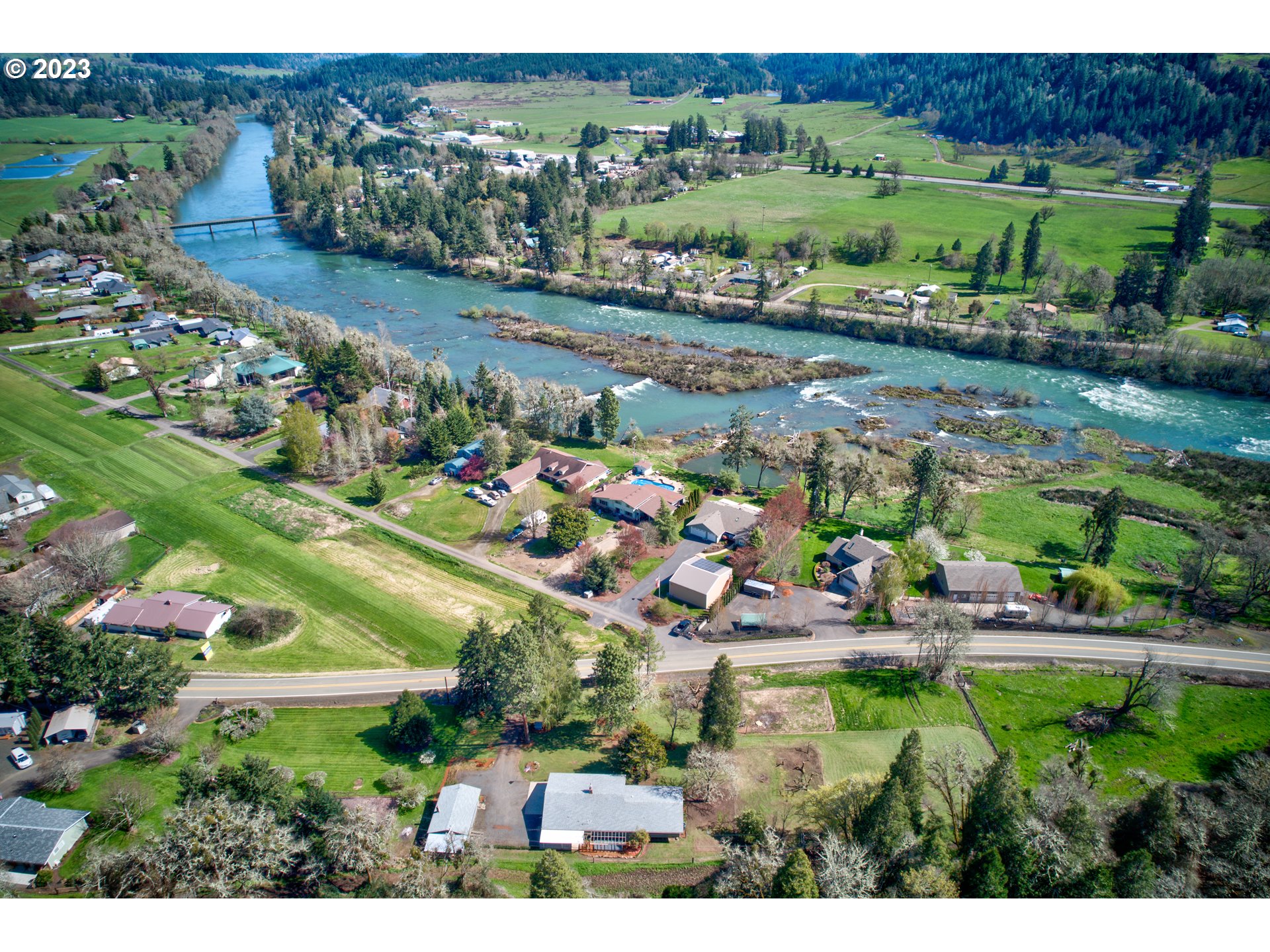 17248 North Bank Road Roseburg, OR 97470 - Photo 5 of 46 Gallery Image 5