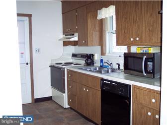 136 East Roland Road Brookhaven, PA 19015 - Photo 8 of 12 Kitchen