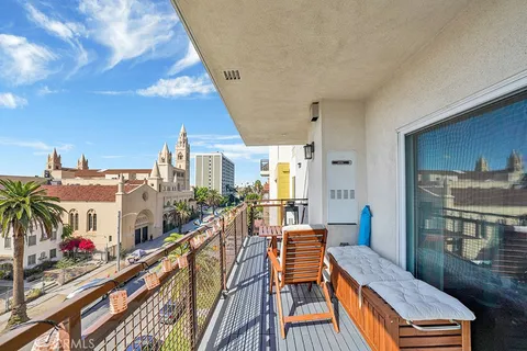 $779,000 | 2939 Leeward Avenue, Unit 516, Los Angeles, CA 90005
