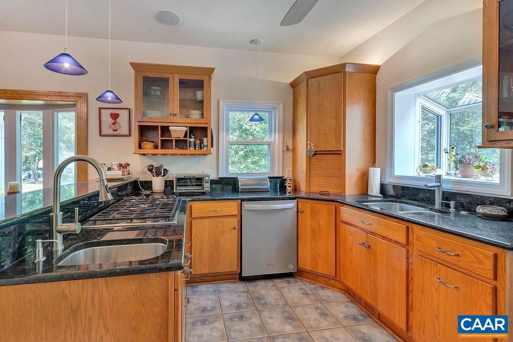 1618 Rugby Avenue Charlottesville, VA 22903 - Photo 6 of 42 Gallery Image 6