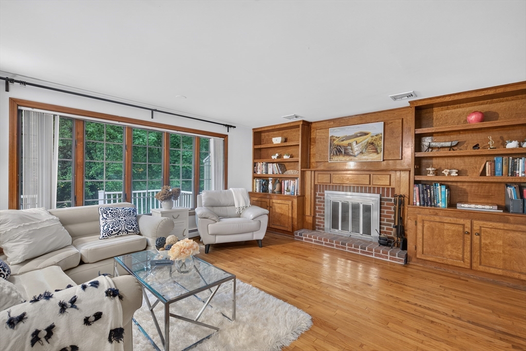 114 Maple Street Lexington, MA 02420 - Photo 4 of 39