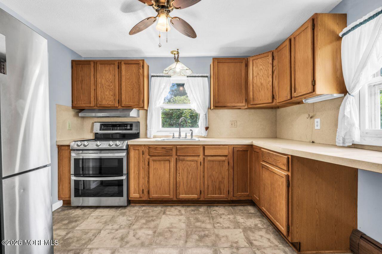 11 Hemlock Road Howell, NJ 07731 - Photo 4 of 27 photos_web_resolution_HOM02260