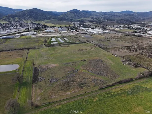 a view of residential houses with outdoor space