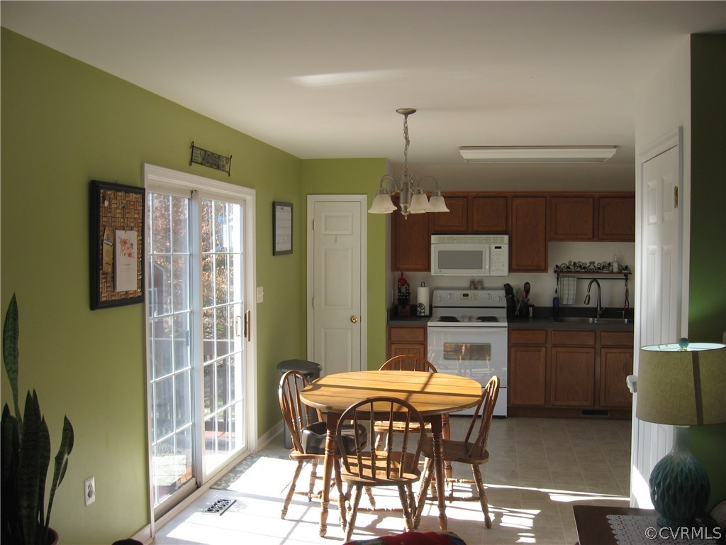 17222 Oak Ridge Lane Ruther Glen, VA 22546 - Photo 9 of 24 Gallery Image 9