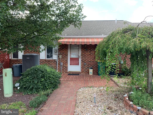 $975 | 29 Cambridge Lane, Chambersburg, PA 17201