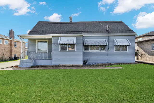 $230,000 | 6555 West 83rd Street, Burbank, IL 60459