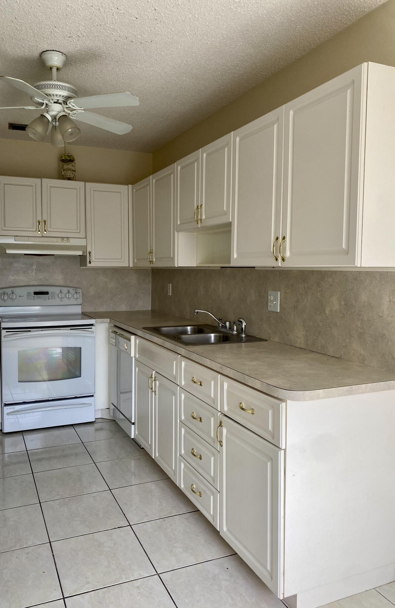 8665 Chevy Chase Drive, Unit 113 Boca Raton, FL 33433 - Photo 13 of 42 IMG_4832