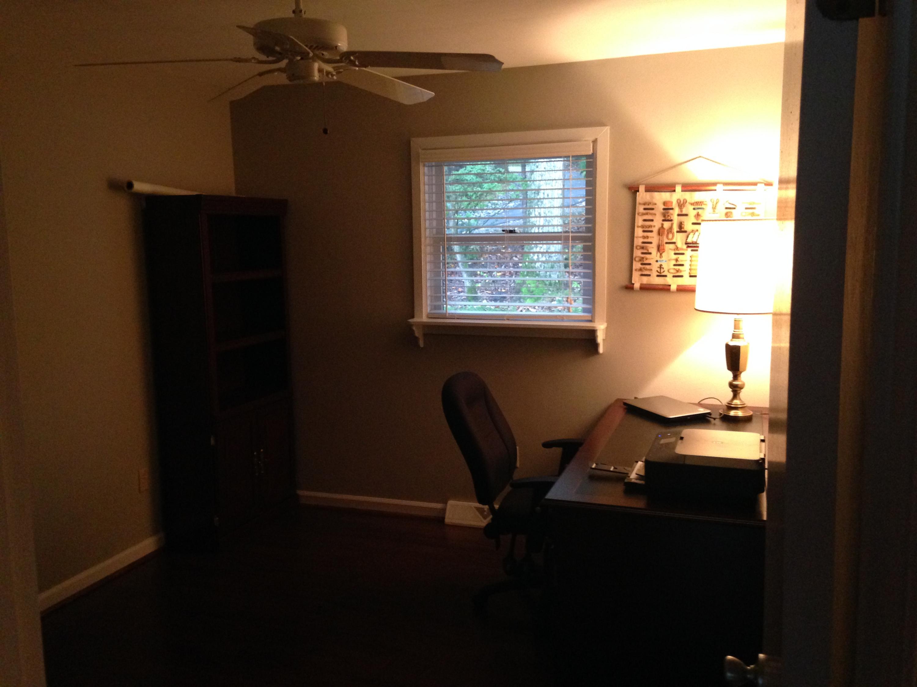 2205 Ridge Road Roanoke, VA 24014 - Photo 20 of 62 a dining room with a window