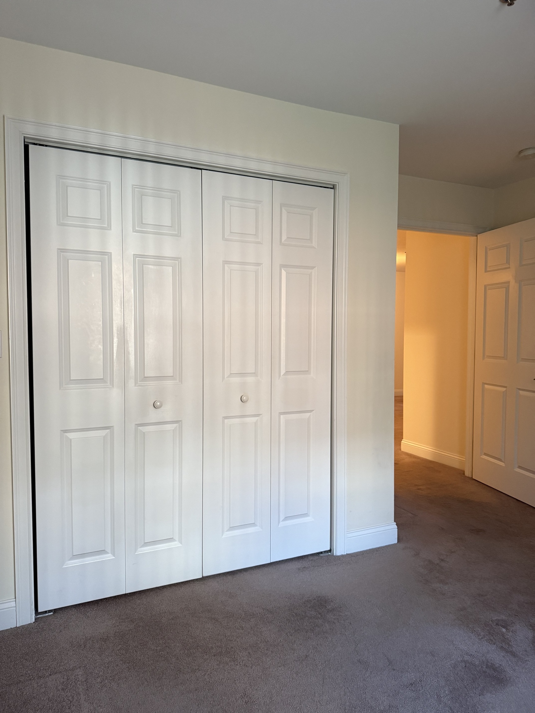 380 Main Street, Unit 4 Wallingford, CT 06492 - Photo 7 of 11 an empty room with windows