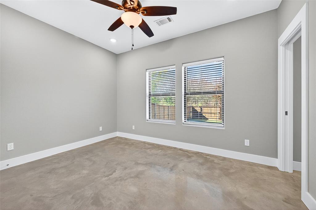 1431 South 7th Avenue Denison, TX 75021 - Photo 11 of 21 a view of an empty room with a window