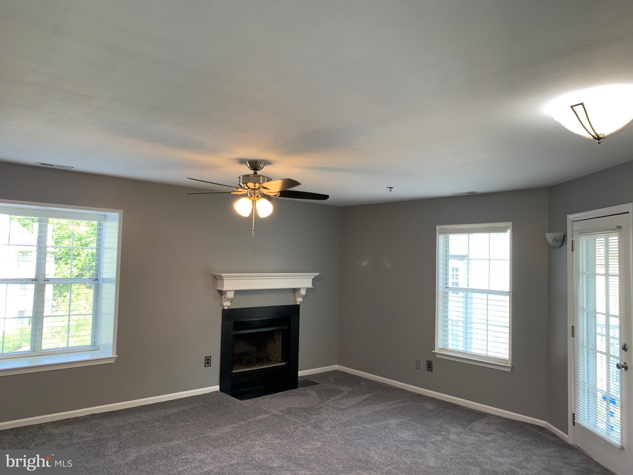809 Willings Way New Castle, DE 19720 - Photo 8 of 50 Living Room with new electric fireplace insert