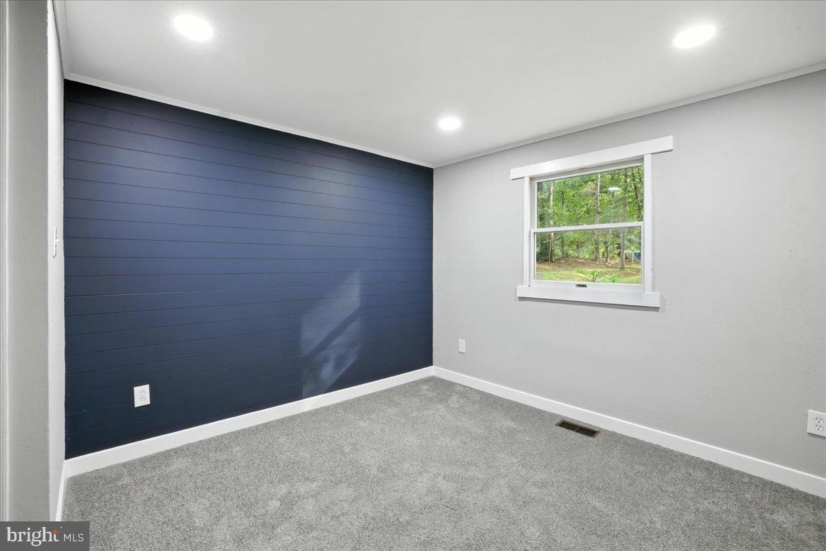 7102 Tanglewood Road Spotsylvania, VA 22551 - Photo 17 of 26 Bright and airy room with modern accents.