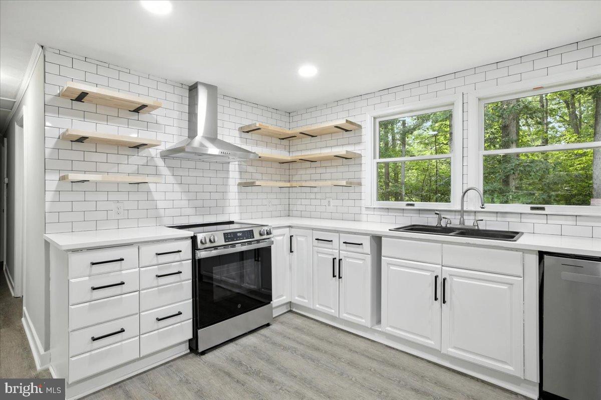 7102 Tanglewood Road Spotsylvania, VA 22551 - Photo 6 of 26 Bright, modern kitchen with natural views.