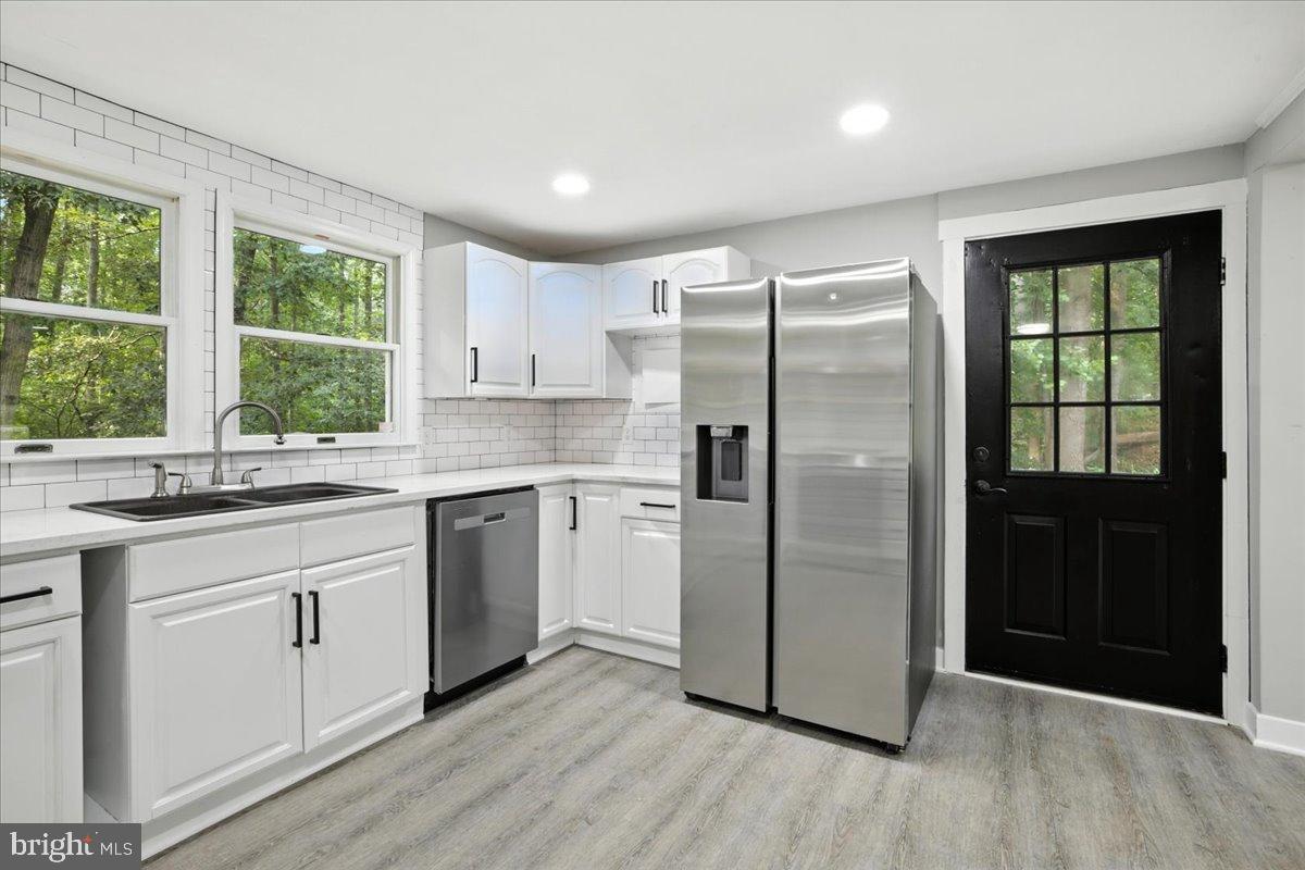 7102 Tanglewood Road Spotsylvania, VA 22551 - Photo 7 of 26 Modern kitchen with sleek finishes.