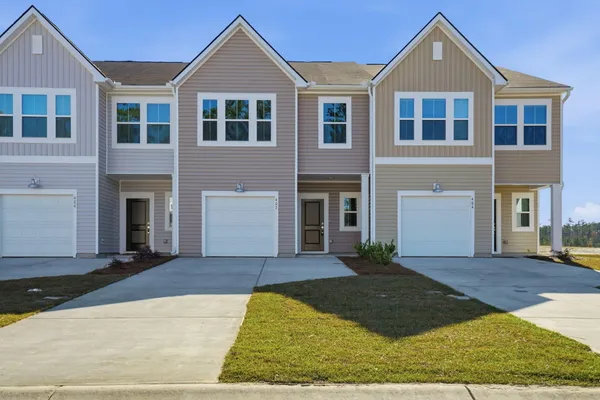 $2,400 | 402 Tiliwa Street, Summerville, SC 29486