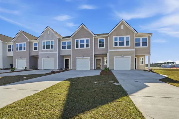 $2,400 | 402 Tiliwa Street, Summerville, SC 29486