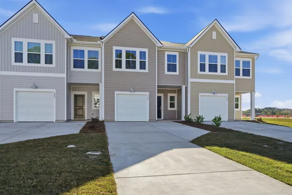 $2,400 | 402 Tiliwa Street, Summerville, SC 29486