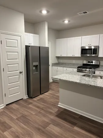 $2,400 | 402 Tiliwa Street, Summerville, SC 29486