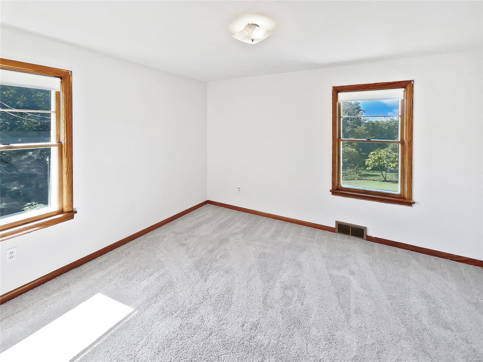 5617 Heintz Road St. Louis, MO 63129 - Photo 4 of 19 Gallery Image 4