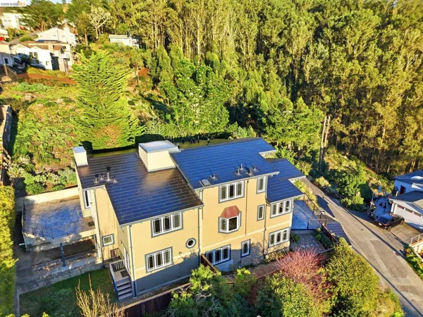 $2,299,000 | 107 Dolphine Avenue, El Granada, CA 94019